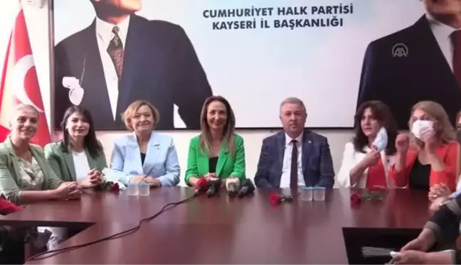 CHP Kadın Kolları Genel Başkanı Nazlıaka, partilileriyle bir araya geldi