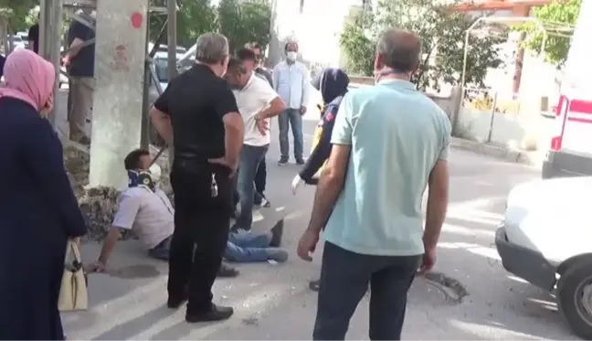 AFYONKARAHİSAR - Otomobil ile motosiklet çarpıştı: 4 yaralı