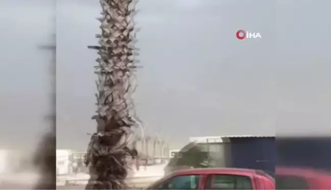İzmir'i fırtına vurdu