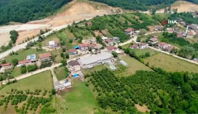 Daha önce böyle bir köy okulu görmediniz...Öğretmen ve öğrencileri 1 TL'ye kiraladıkları bahçede onlarca çeşit meyve ve sebze yetiştiriyor