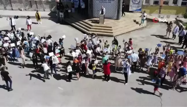 Nevşehir'de öğrenciler karne sevincini yaşadı