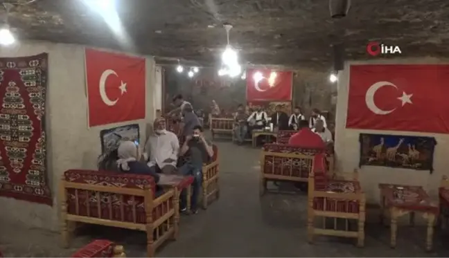 45 dereceyi gören Gaziantep'te battaniye ve sobayla ısınıyorlar