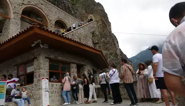 Restorasyon çalışmaları tamamlanan Sümela'ya ziyaretçi akını