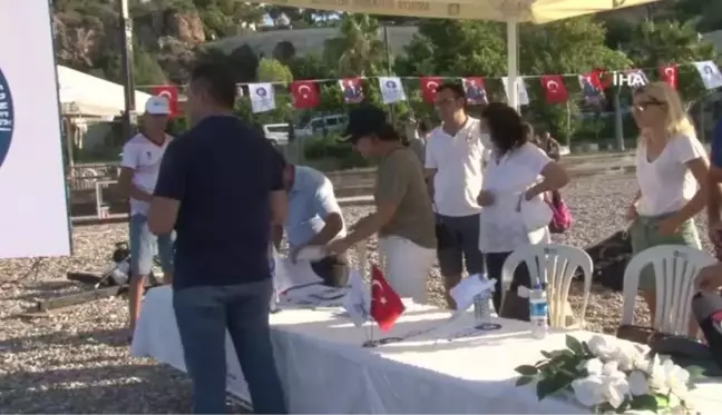 Zehirli aslan balığını yakalamak için yarıştılar, tuttuklarını ızgarada pişirip yediler