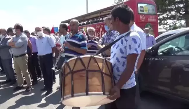 Kırkpınar finalisti Konyalı pehlivan memleketinde coşkuyla karşılandı