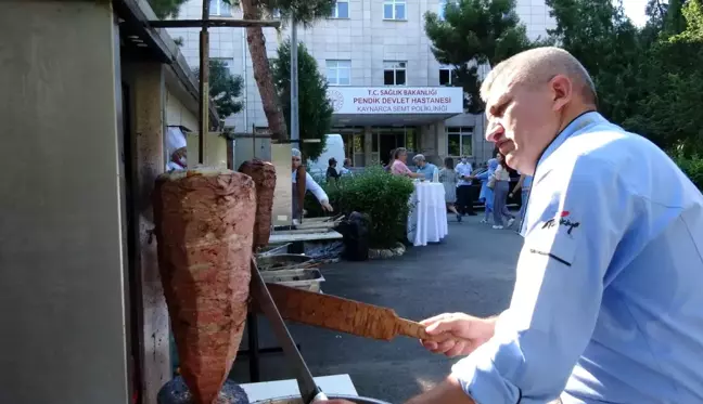 Pendik Devlet Hastanesi bahçesinde sağlık çalışanları için moral yemeği