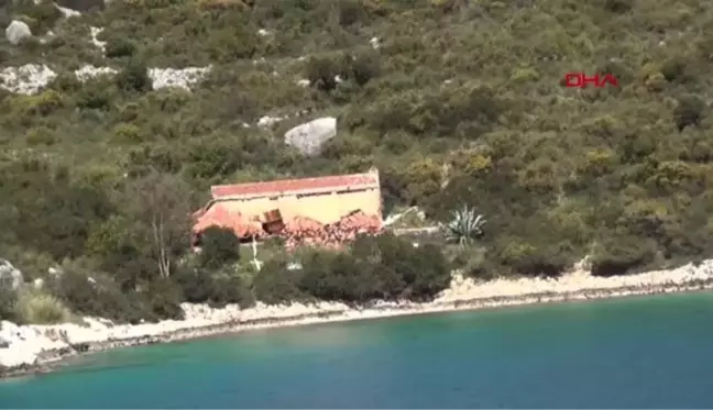 KEKOVA'DAKİ KAÇAK VİLLA YIKILDI