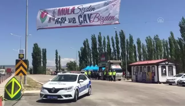 Son dakika haber | Polis uygulama noktasında isteyenlere Kovid-19 aşısı