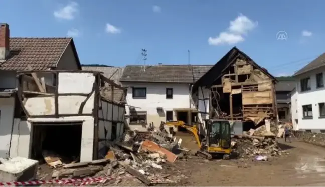 Selden en çok etkilenen şehirlerden Bad Münstereifel şehri görüntülendi