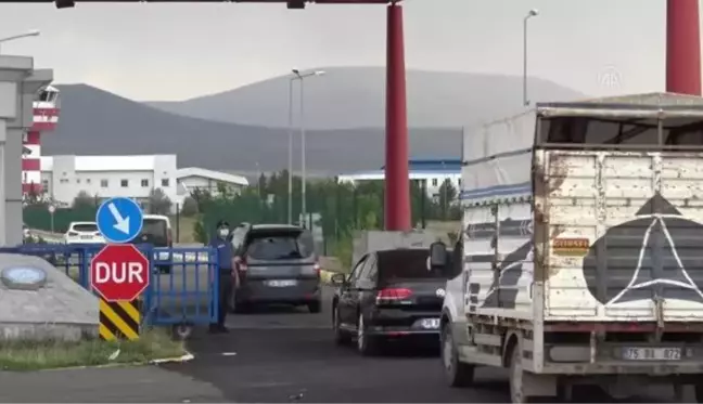 Kars Harakani Havalimanı'nda bayram yoğunluğu