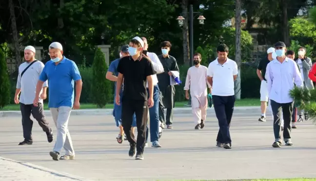 Kırgızistan'da Kurban Bayramı namazı camilerde kılındı