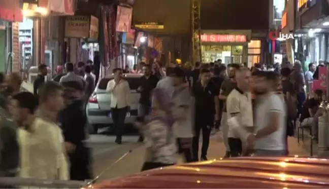 Yüksekova'da bayram alışverişi yoğunluğu gece geç saatlere kadar sürdü