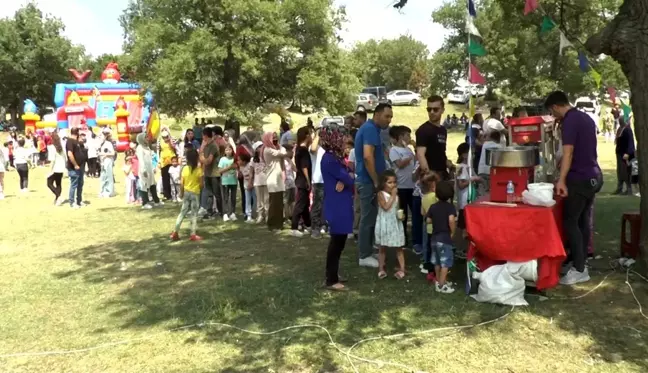 Yüzlerce kişi toplu bayramlaşma töreninde bir araya geldi