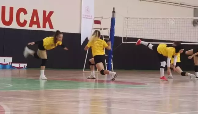 Voleybol sevgisiyle kulüp kuran hurdacı, kadın voleybol takımını 2. lige çıkarmanın sevincini yaşıyor