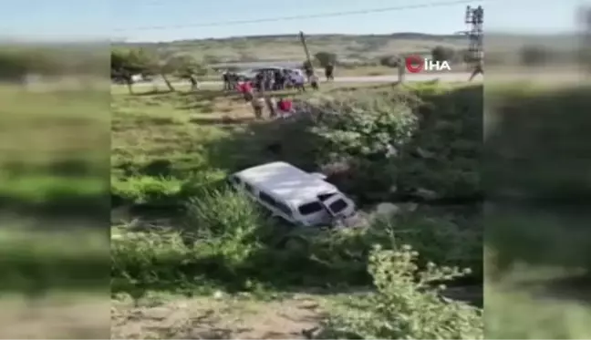 Mevsimlik işçileri taşıyan minibüs dereye uçtu