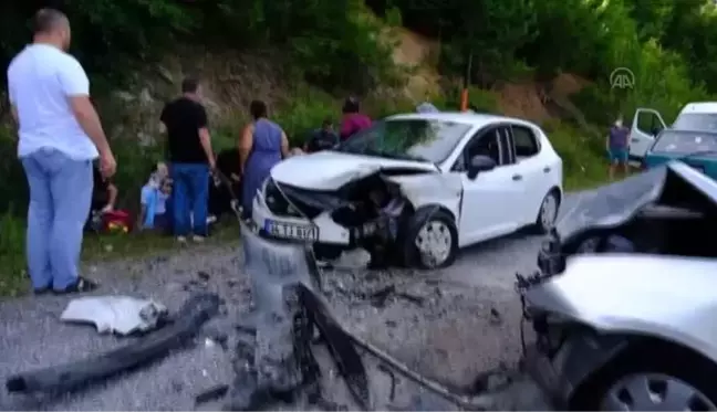 KASTAMONU - İki otomobil çarpıştı: 6 yaralı