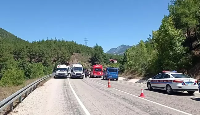 Adana'da düğün yolunca feci kaza: 5 ölü, 1 yaralı