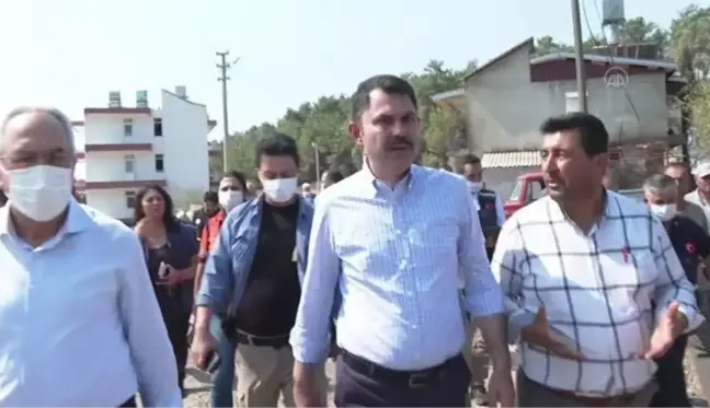 Son dakika haberi... Bakan Kurum, Manavgat'ta yangından etkilenen mahallelerde incelemelerde bulundu