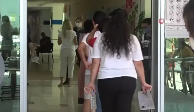 Fakültenin arızalan kapısı 5 dakika geciken adayı önce umutlandırdı, ardından hüsrana uğrattı