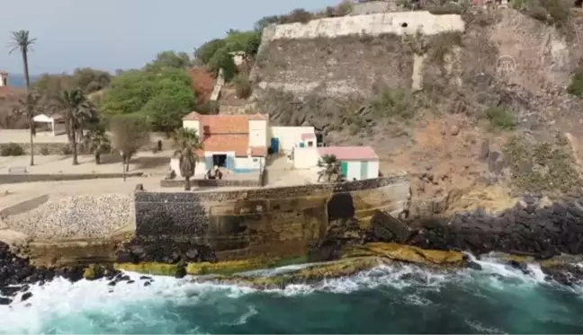 (DRONE) Atlas Okyanusu kıyısındaki cami: Goree