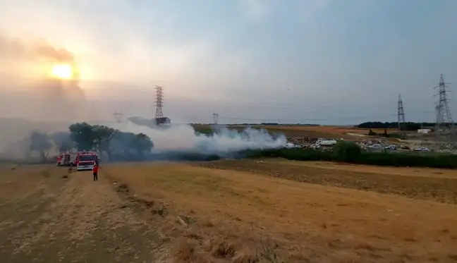 Silivri'de çöplük alanda yangın