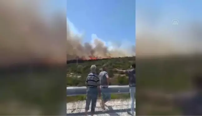 Makilik alanda çıkan yangına müdahale ediliyor (3)