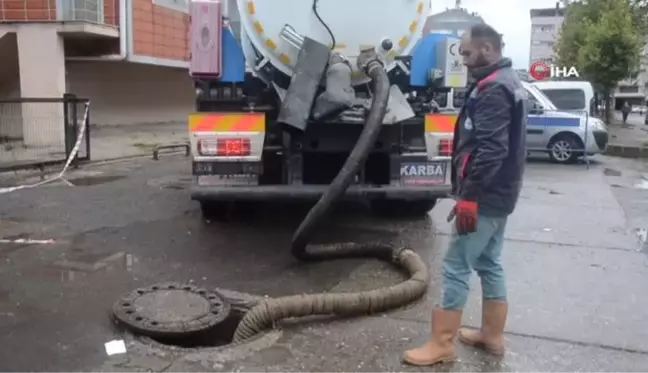 Şiddetli yağmur sonrası pazar yerinde çalışmalar devam ediyor