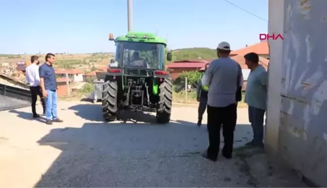 DENİZLİLİ ÇİFTÇİNİN YANGINA MÜDAHALE EDERKEN KÜLE DÖNEN TRAKTÖRÜNÜN YERİNE YENİSİ ALINDI