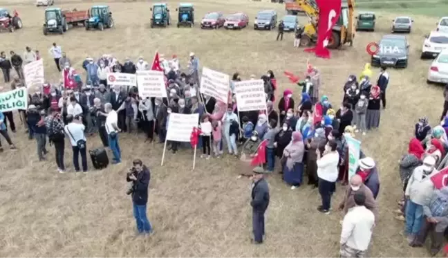 Sivas'ta çiftçiler traktörlerini Kaz gölünü korumak için sürdü