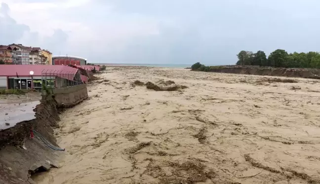 Sinop'u sel vurdu, Ayancık sular altında kaldı