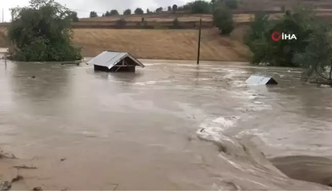 Kastamonu Valisi Avni Çakır, sel bölgesinde açıklamalarda bulundu