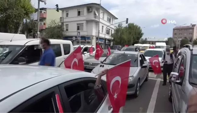 Yenilik Partisi Genel Başkanı Başkanı Yılmaz'a davul-zurna ve meşaleli karşılama