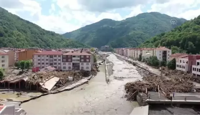 KASTAMONU - Bozkurt'taki sel felaketinde yıkılan binada ikiz çocuklar kayboldu