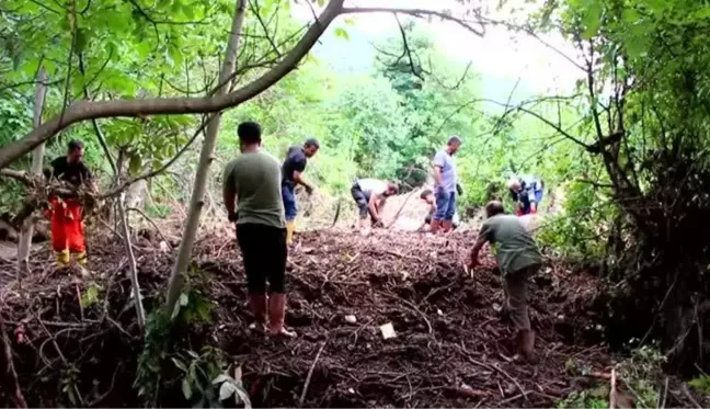 KASTAMONU - Babasının yanında sele kapılan Rabia Aydemir'i arama çalışmaları devam ediyor