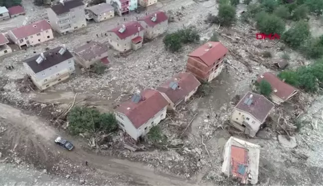 Son dakika! SİNOP Selin vurduğu Ayancık'ta tomruklar dereyi tıkadı, 35 yıllık afet evleri yıkıldı