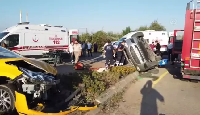 Taksiyle çarpışan otomobildeki 4 kişi yaralandı