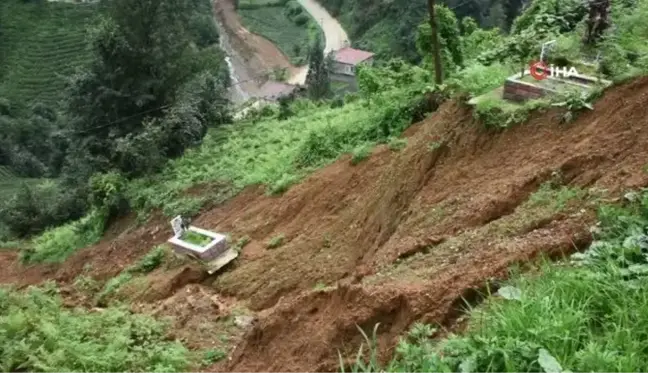 Rize'de meydana gelen heyelan sonrası mezarlık 30 metre kaydı