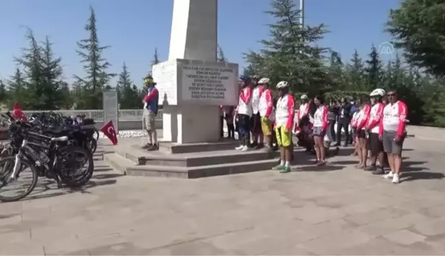 AFYONKARAHİSAR - Büyük Taarruz'un 99. yılı dolayısıyla Albay Reşat Çiğiltepe Şehitliği'nde tören düzenlendi