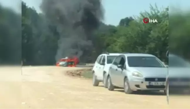 Gezmeye geldikleri yaylada otomobilleri alev alev yandı