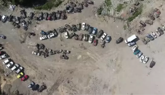 Son dakika haber! KASTAMONU - (Drone) Selde hurdaya dönen araçlar felaketin boyutlarını gözler önüne seriyor