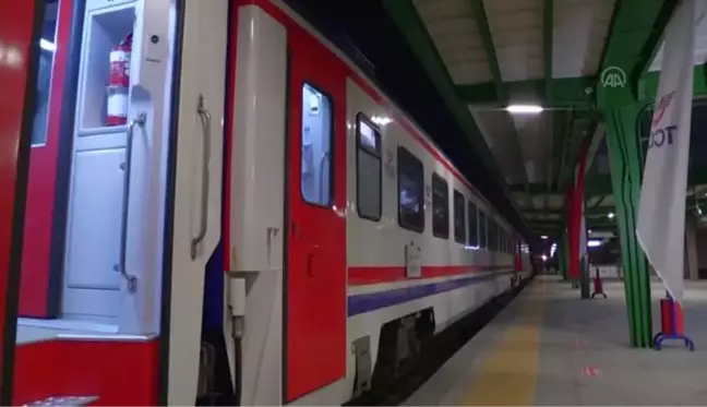 AFYONKARAHİSAR - Ankara'dan 99 gençle yola çıkan Zafer Treni Afyonkarahisar'a geldi