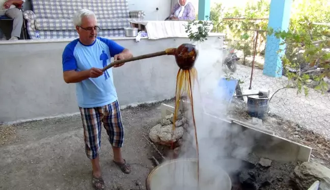 Mersin'de harnup pekmezi yapımına başlandı