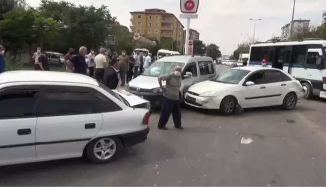 KIRIKKALE - Freni boşalan vinç 7 araca çarptı: 2 yaralı