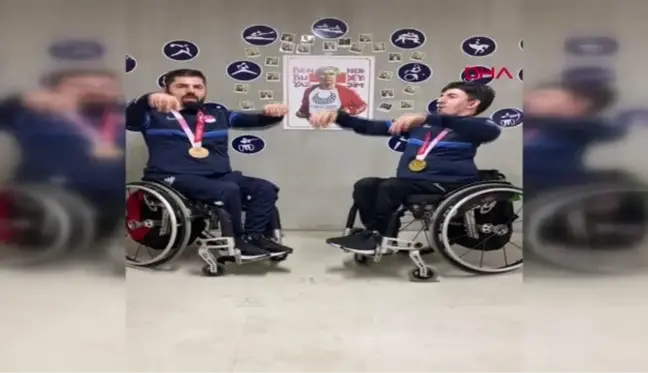 SPOR Paralimpik madalyalı Abdullah ve Ali Öztürk'ten horon eşliğinde kutlama