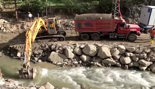 Son dakika haberleri! Tünelde son 20 metre: Selde kaybolan işçiyi arama çalışmaları devam ediyor