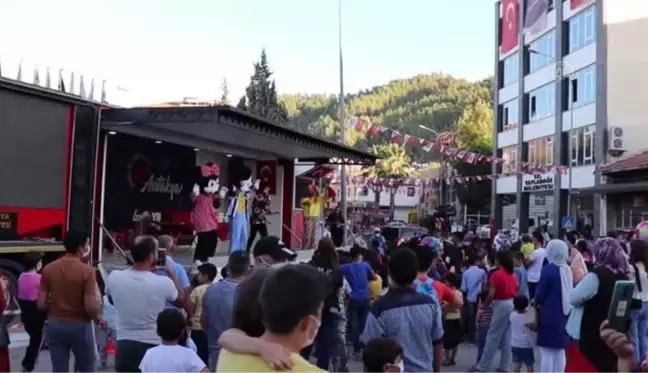 Son dakika... 20. Yayladağı Geleneksel Çilek Festivali yapıldı