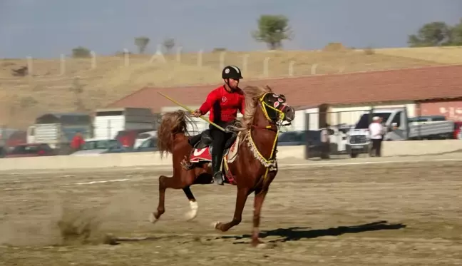 Uşak Belediyesi 7. Geleneksel Cirit Turnuvası'nın final karşılaşması yapıldı