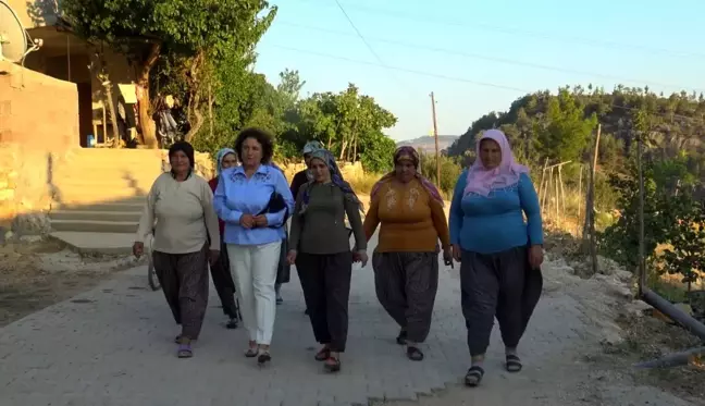 Vekil öğretmenlik yaptığı köye gelin geldi, iki dönemdir muhtarlık yapıyor