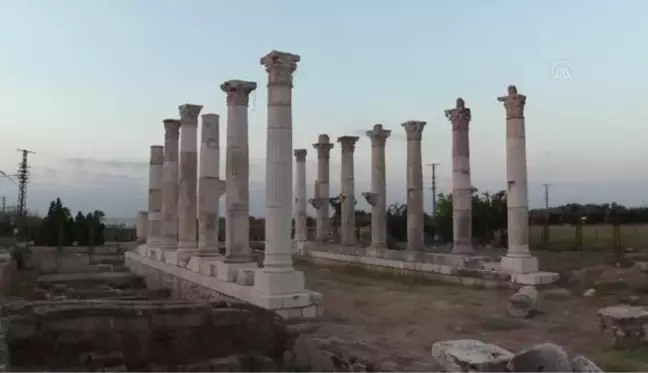 Kazılarda gök bilimci ve şair Aratos'un anıt mezarının olduğu değerlendirilen yapının zeminine ulaşıldı