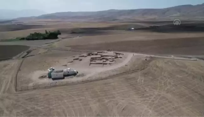 Çavuştepe Kalesi'nde takıları ve iki mührüyle gömülen kadın yöneticinin mezarı bulundu